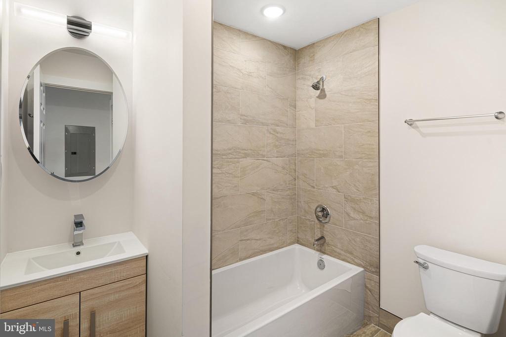 5217 WARREN STREET Unit: 2