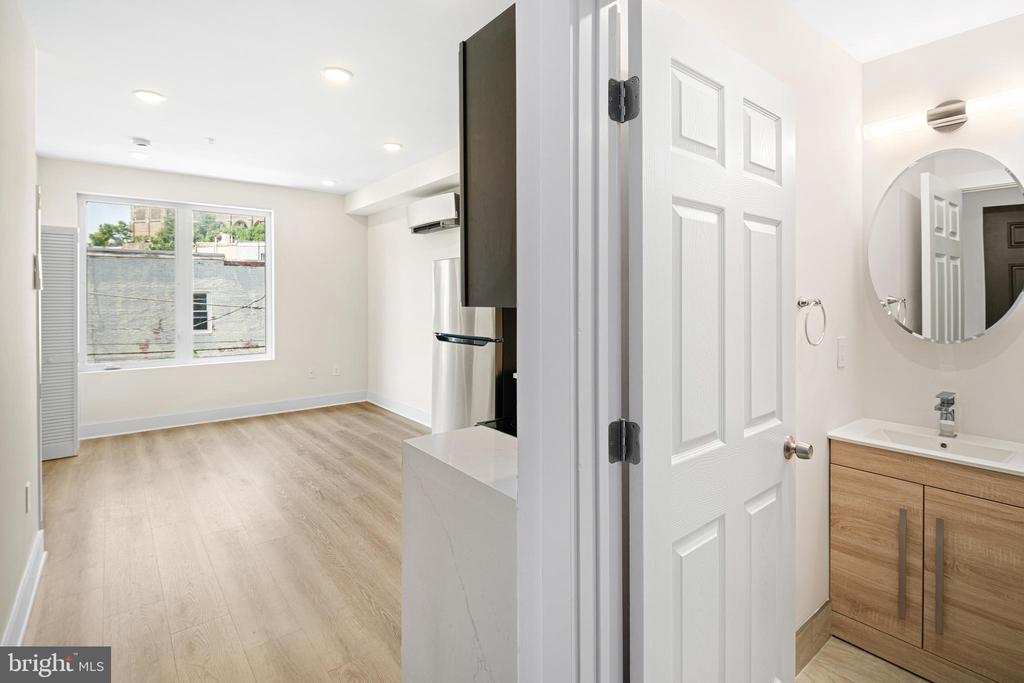 5217 WARREN STREET Unit: 2