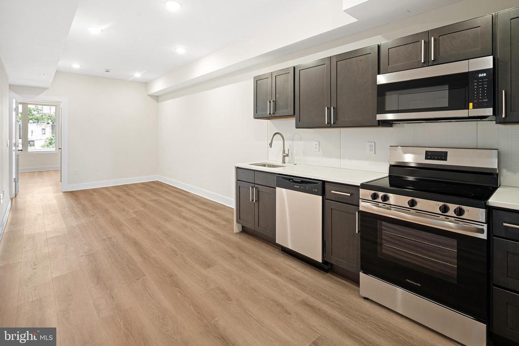 5217 WARREN STREET Unit: 4