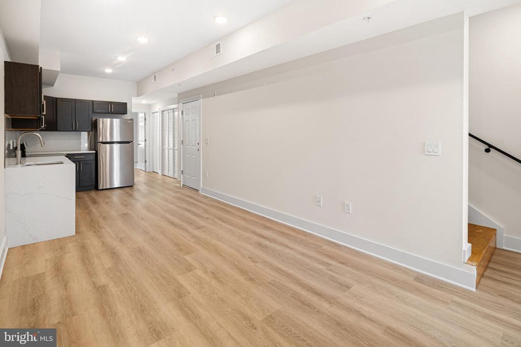 5217 WARREN STREET Unit: 4