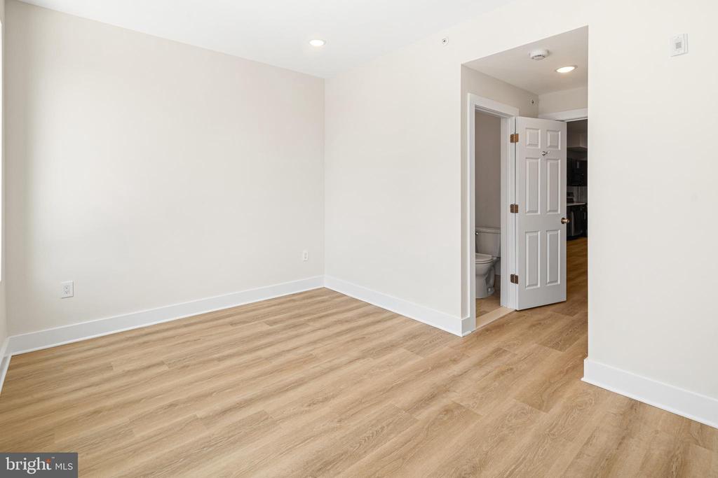 5217 WARREN STREET Unit: 4