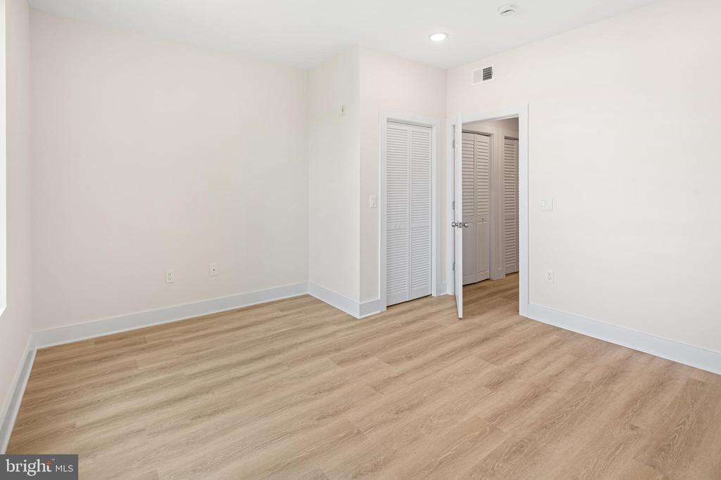5217 WARREN STREET Unit: 4