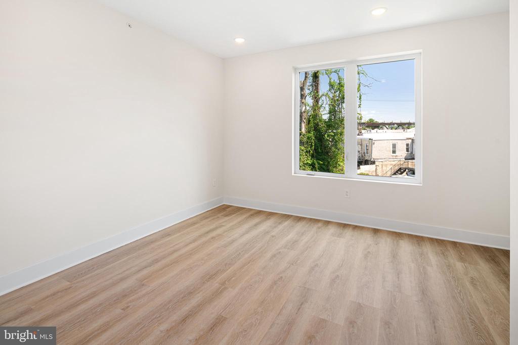 5217 WARREN STREET Unit: 4