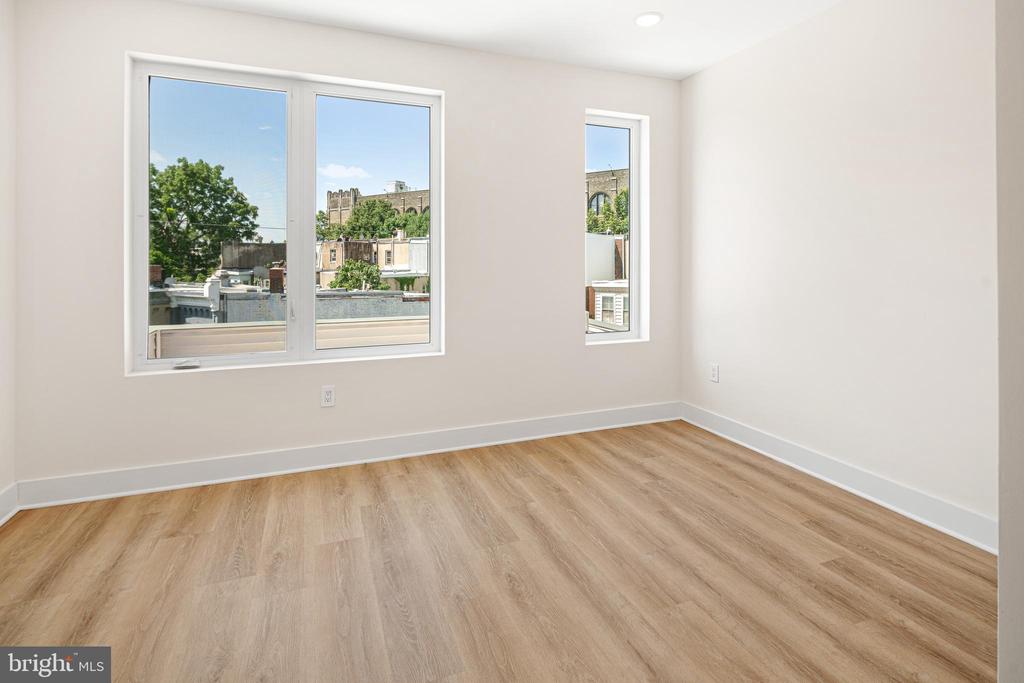 5217 WARREN STREET Unit: 4
