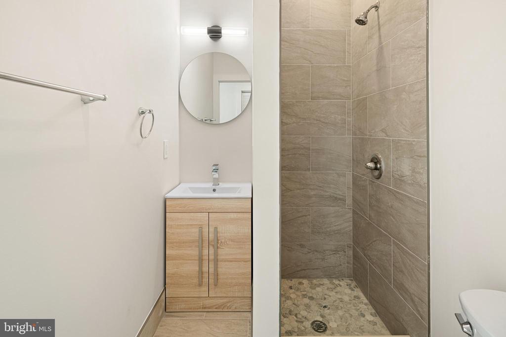 5217 WARREN STREET Unit: 4