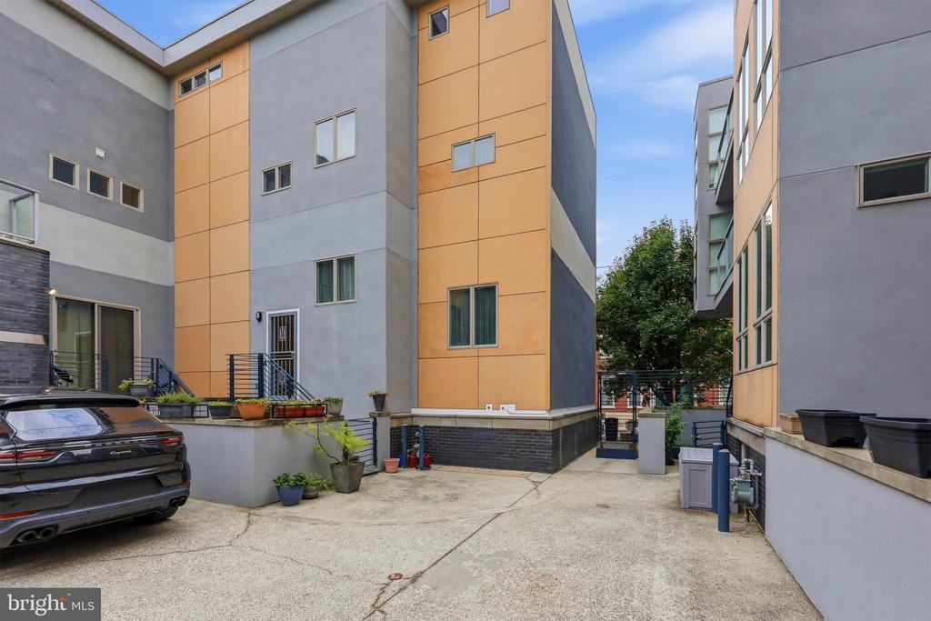 813 N ORIANNA STREET Unit: 813A