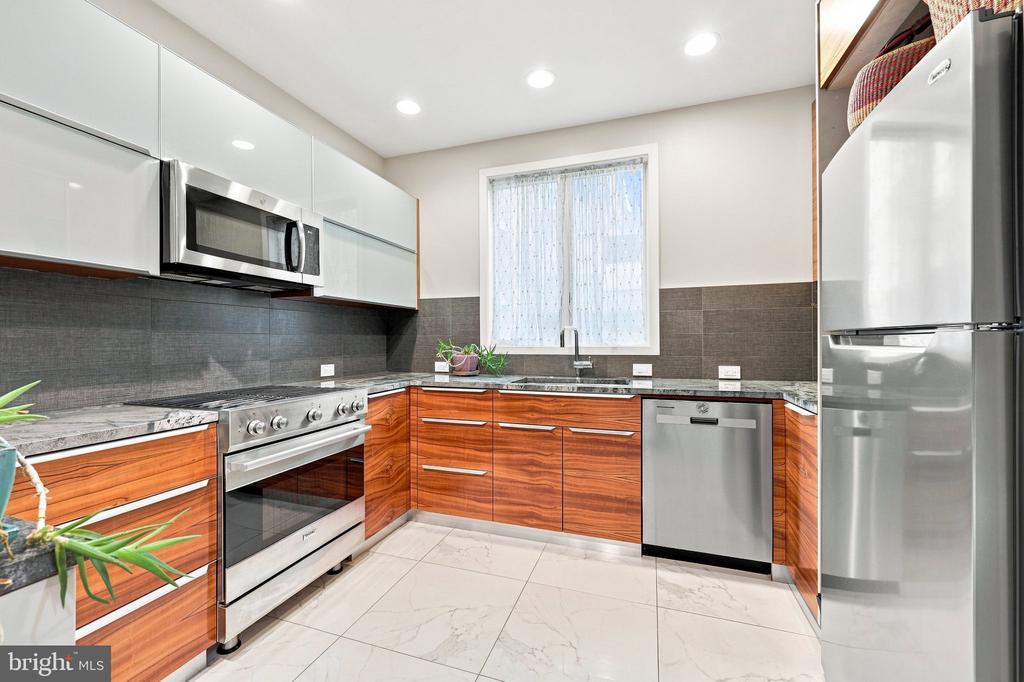 813 N ORIANNA STREET Unit: 813A