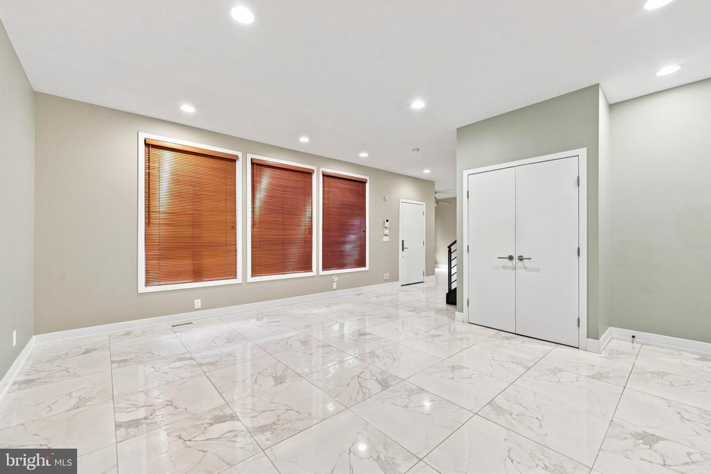 813 N ORIANNA STREET Unit: 813A