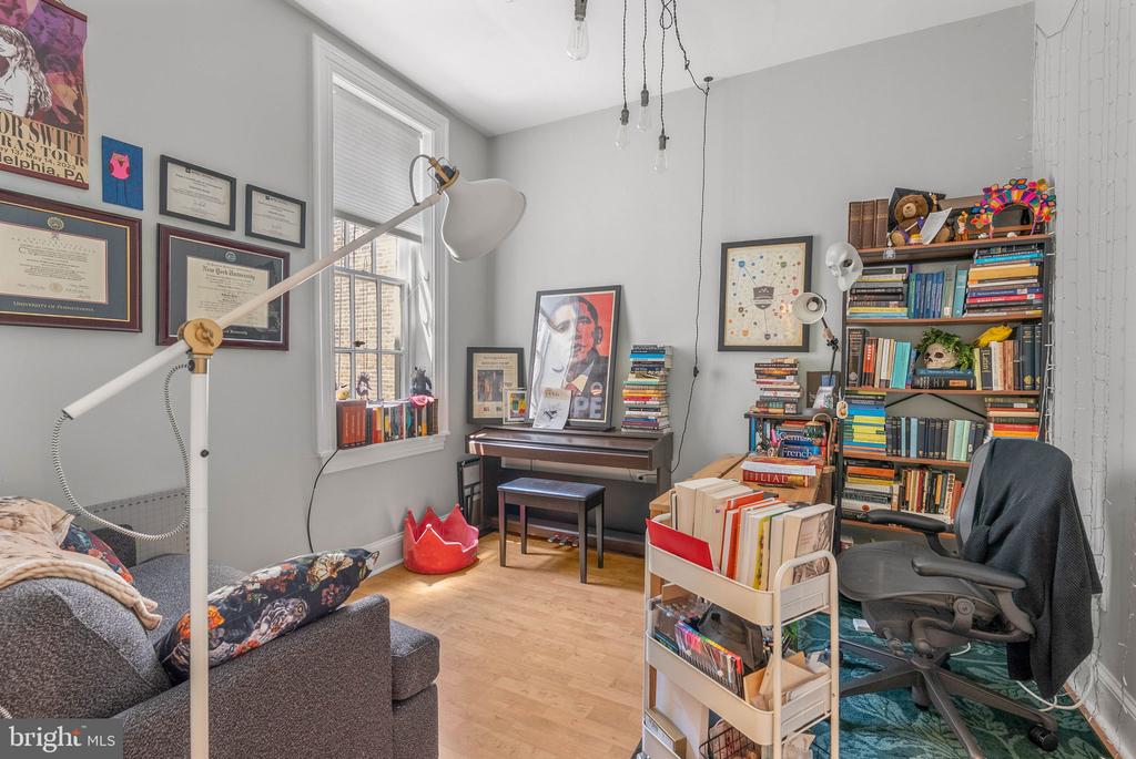 2302 SPRUCE STREET Unit: 3
