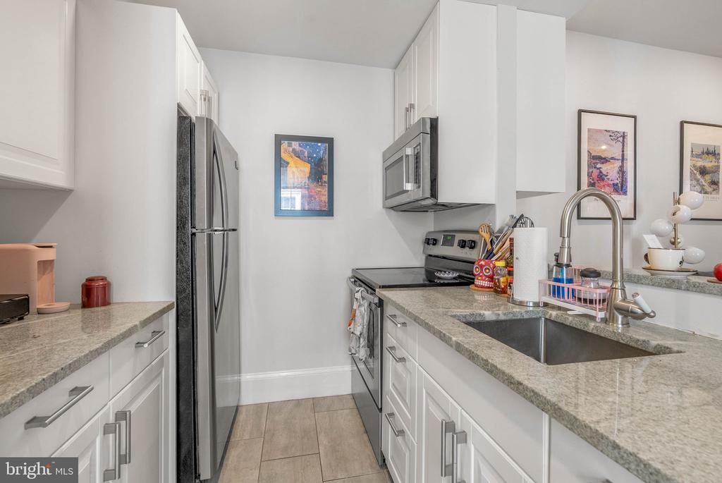 2302 SPRUCE STREET Unit: 3