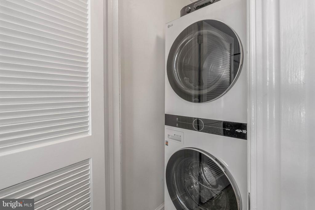 2302 SPRUCE STREET Unit: 3