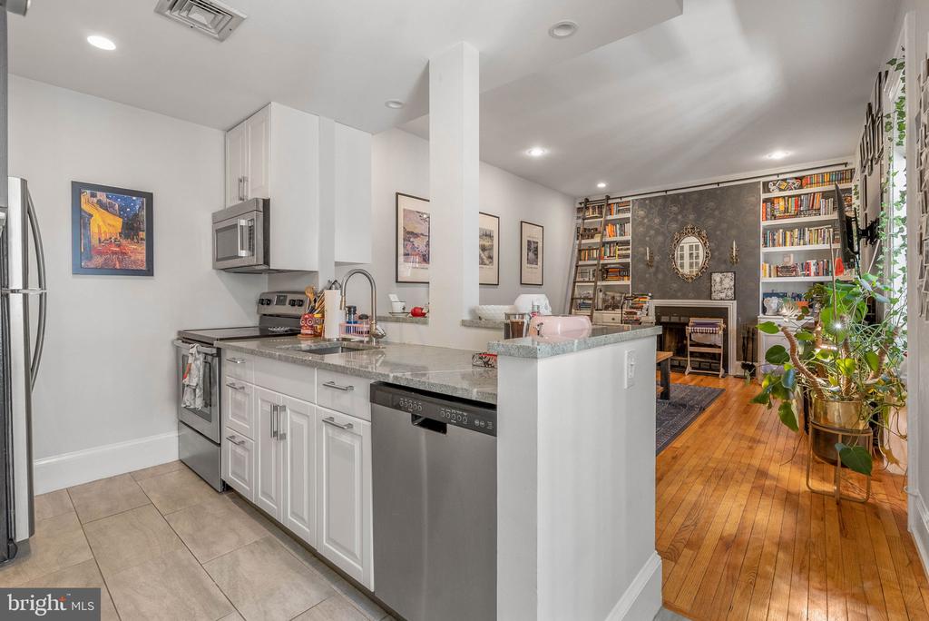 2302 SPRUCE STREET Unit: 3