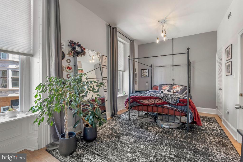 2302 SPRUCE STREET Unit: 3