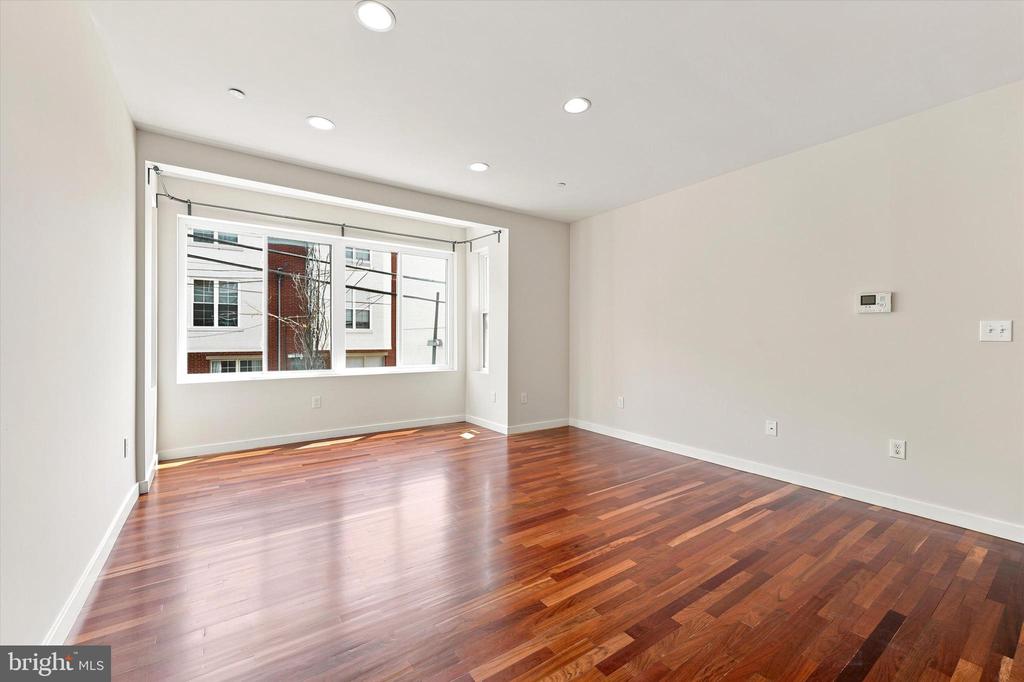 2000 KIMBALL STREET Unit: B3