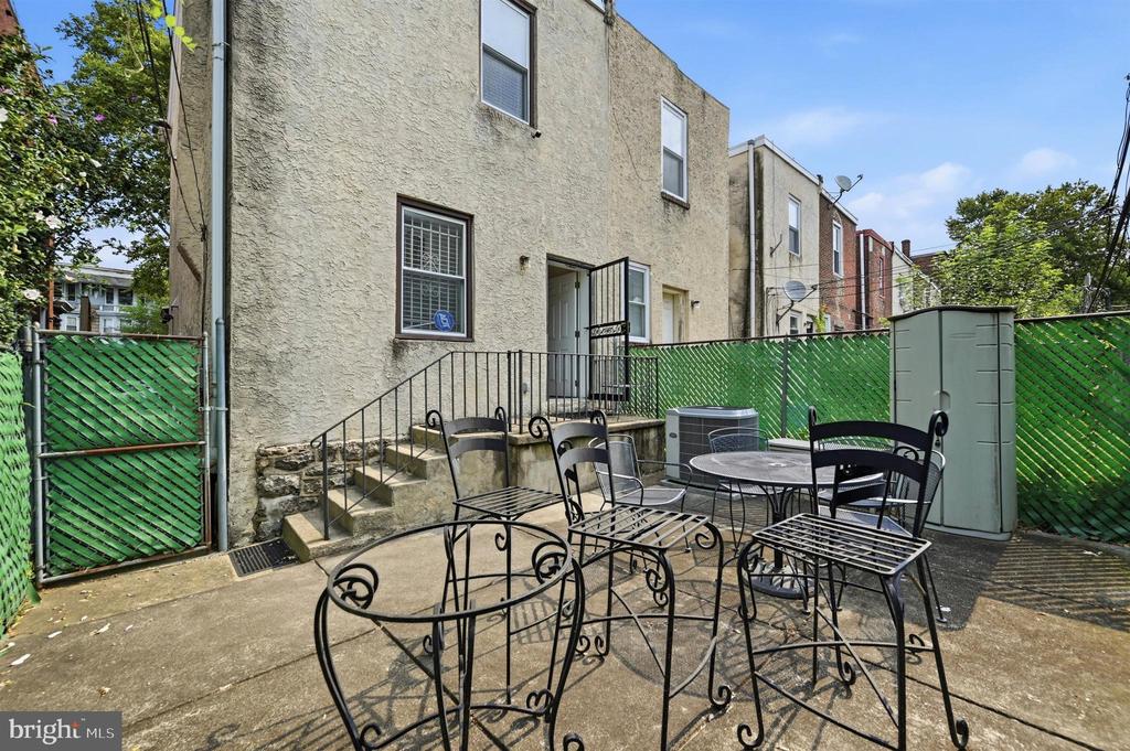 5018 WALNUT STREET