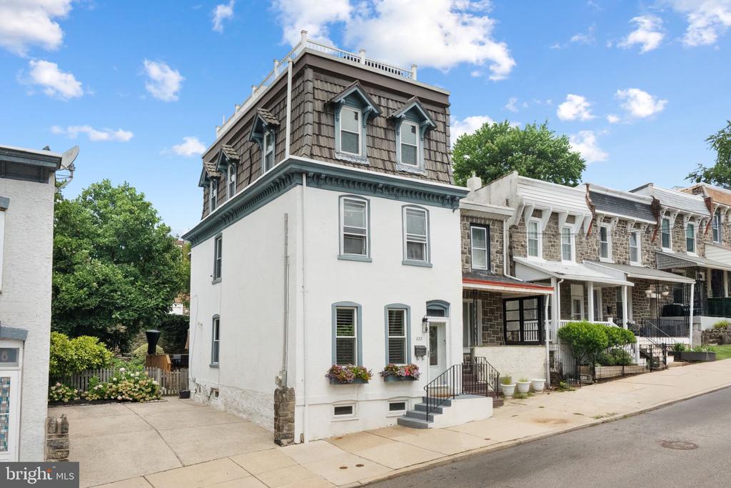 222 JAMESTOWN STREET