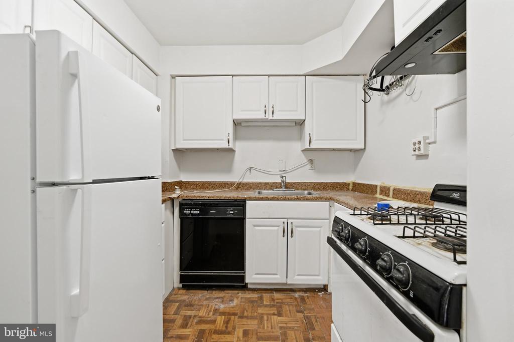 3953 LANKENAU AVENUE Unit: APARTMENT "B"