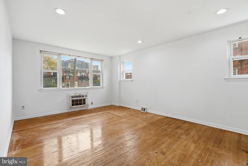 3953 LANKENAU AVENUE Unit: APARTMENT "B"