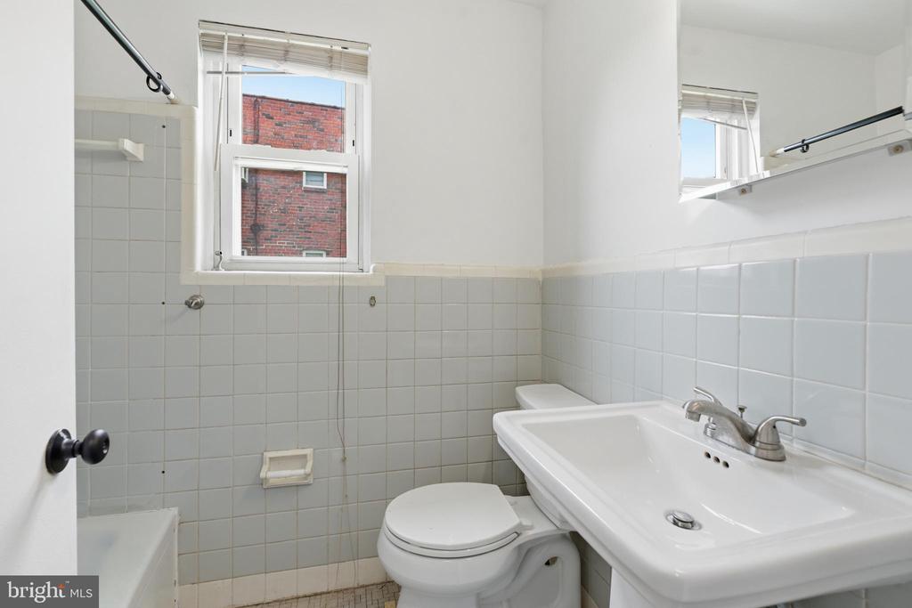 3953 LANKENAU AVENUE Unit: APARTMENT "B"