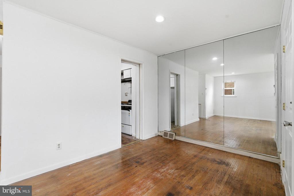3953 LANKENAU AVENUE Unit: APARTMENT "B"