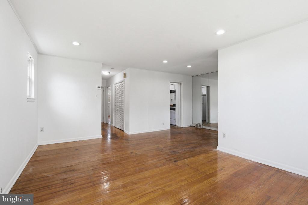 3953 LANKENAU AVENUE Unit: APARTMENT "B"