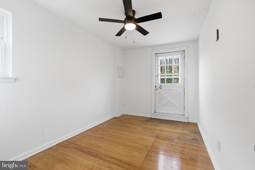 3953 LANKENAU AVENUE Unit: APARTMENT "B"