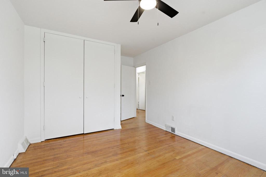 3953 LANKENAU AVENUE Unit: APARTMENT "B"