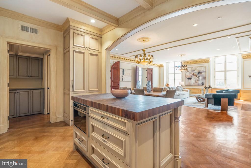 421 CHESTNUT STREET Unit: 401