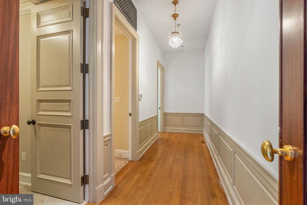 421 CHESTNUT STREET Unit: 401