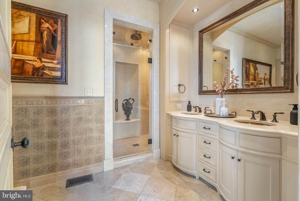 421 CHESTNUT STREET Unit: 401