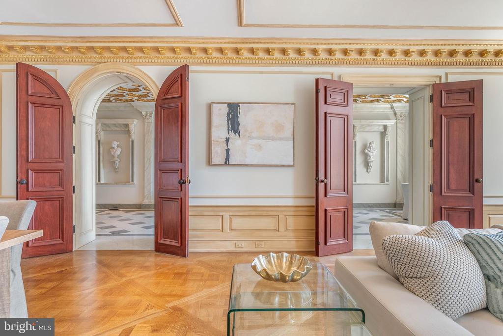 421 CHESTNUT STREET Unit: 401