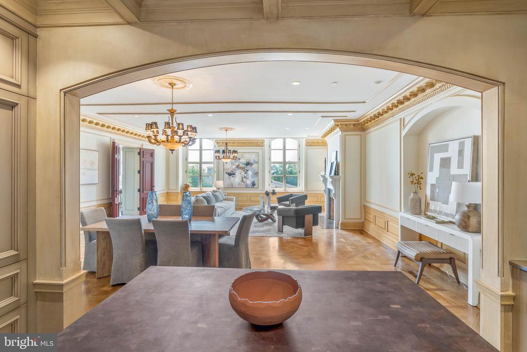 421 CHESTNUT STREET Unit: 401