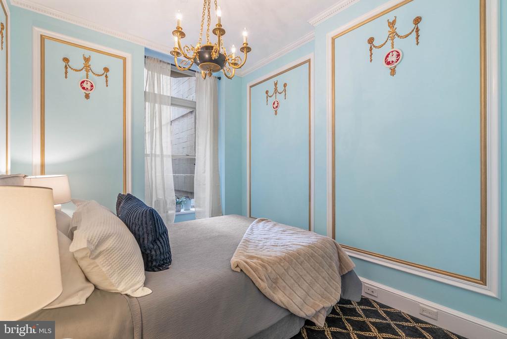 421 CHESTNUT STREET Unit: 401