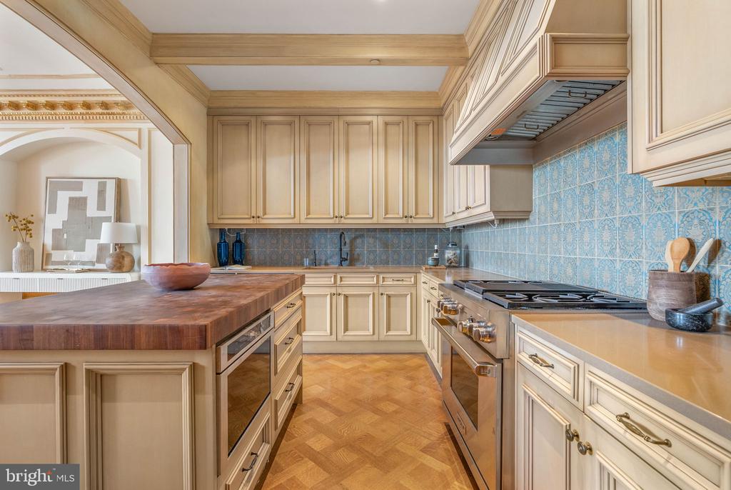 421 CHESTNUT STREET Unit: 401