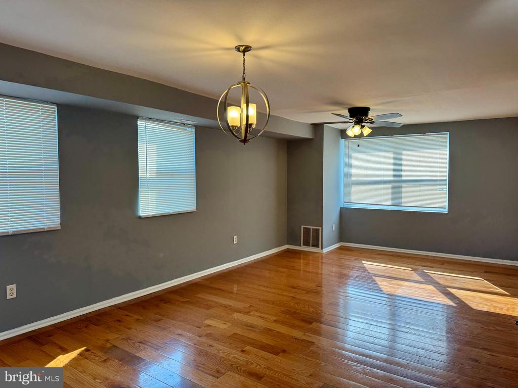 1323 E UPSAL STREET Unit: UNIT 1