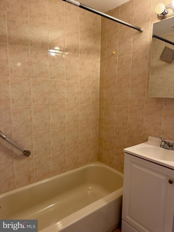1323 E UPSAL STREET Unit: UNIT 1