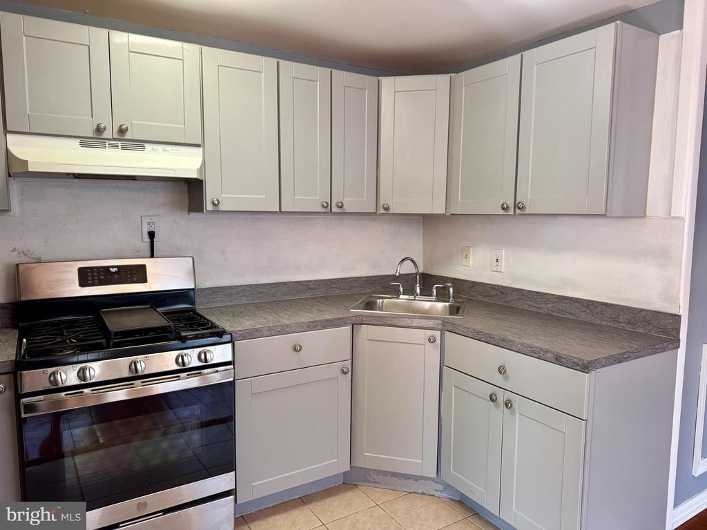 1323 E UPSAL STREET Unit: UNIT 1