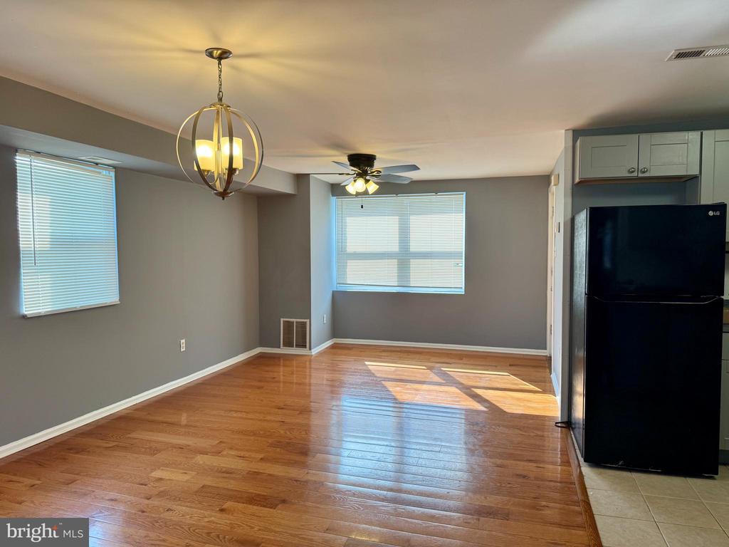 1323 E UPSAL STREET Unit: UNIT 1