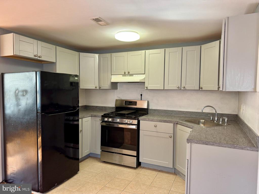 1323 E UPSAL STREET Unit: UNIT 1