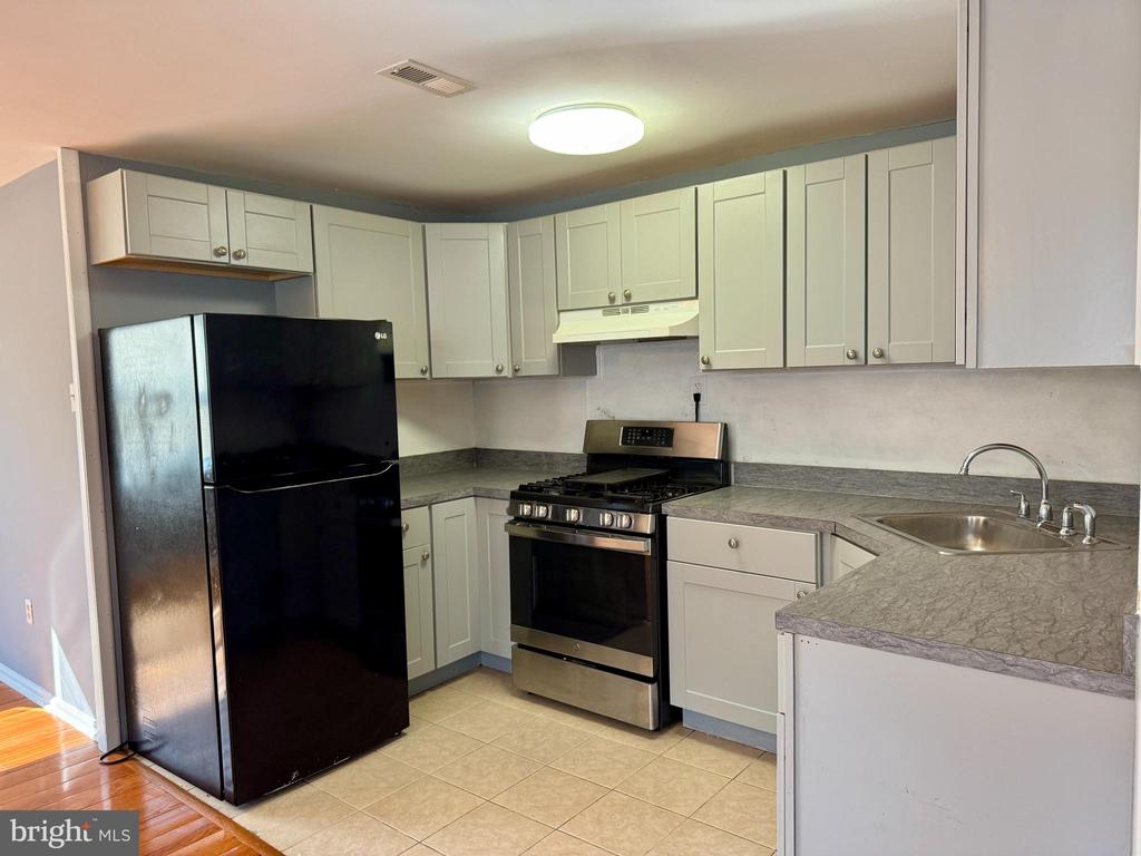 1323 E UPSAL STREET Unit: UNIT 1