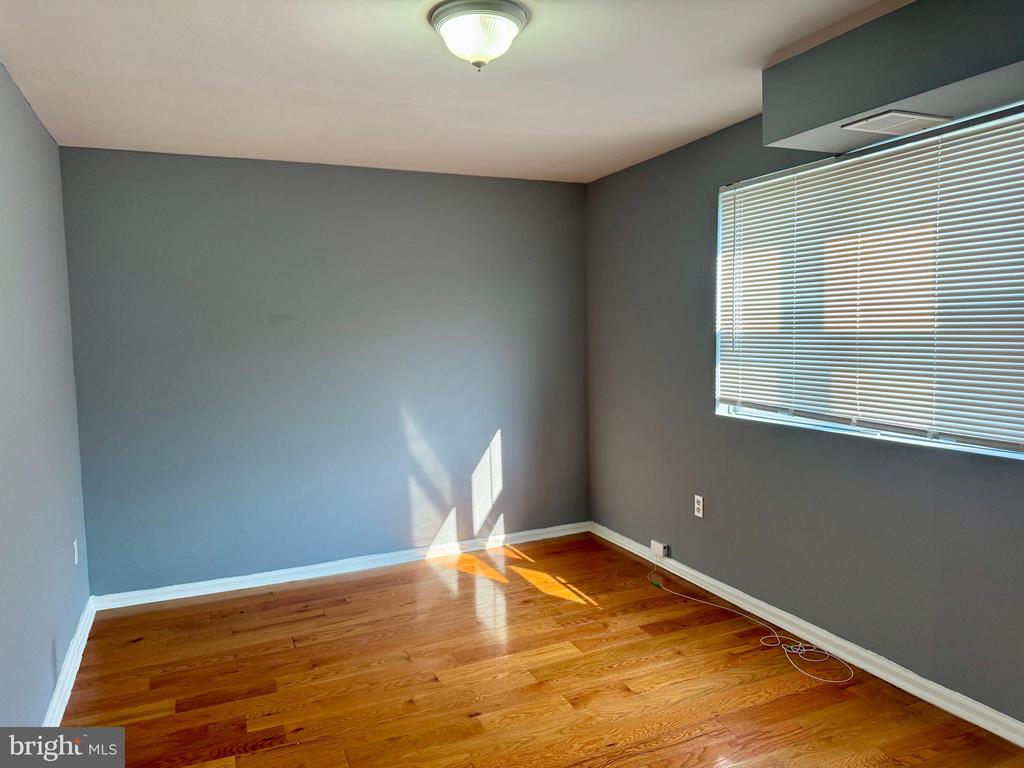 1323 E UPSAL STREET Unit: UNIT 1
