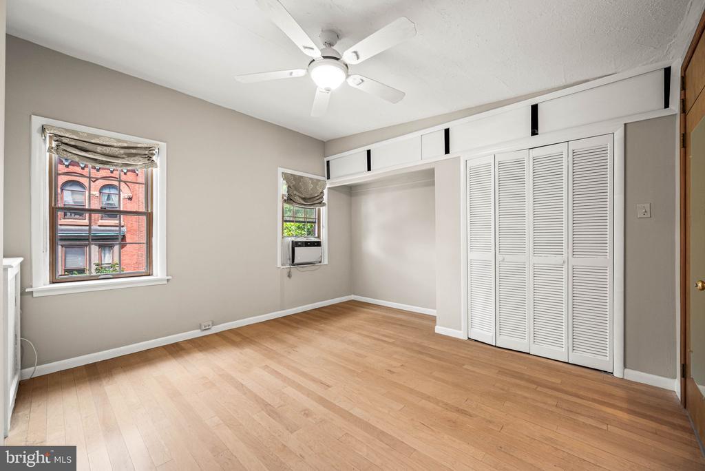 241 S 23RD STREET Unit: 2ND FLR