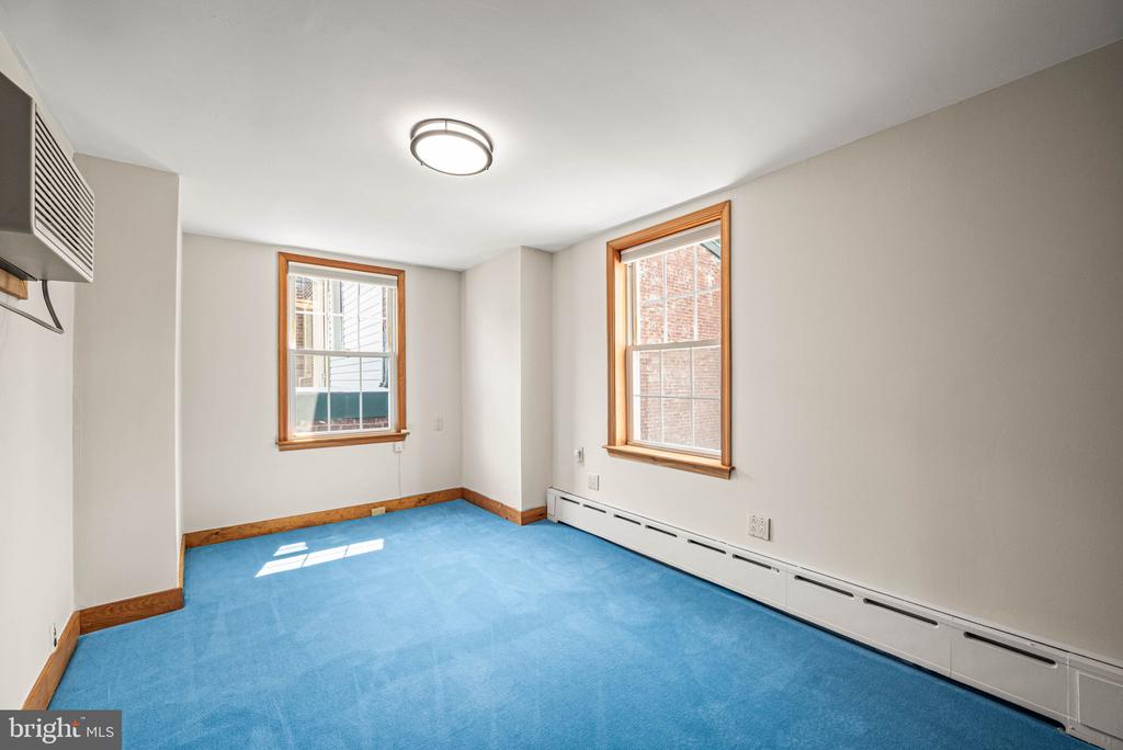 241 S 23RD STREET Unit: 2ND FLR