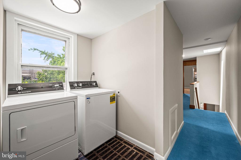 241 S 23RD STREET Unit: 2ND FLR