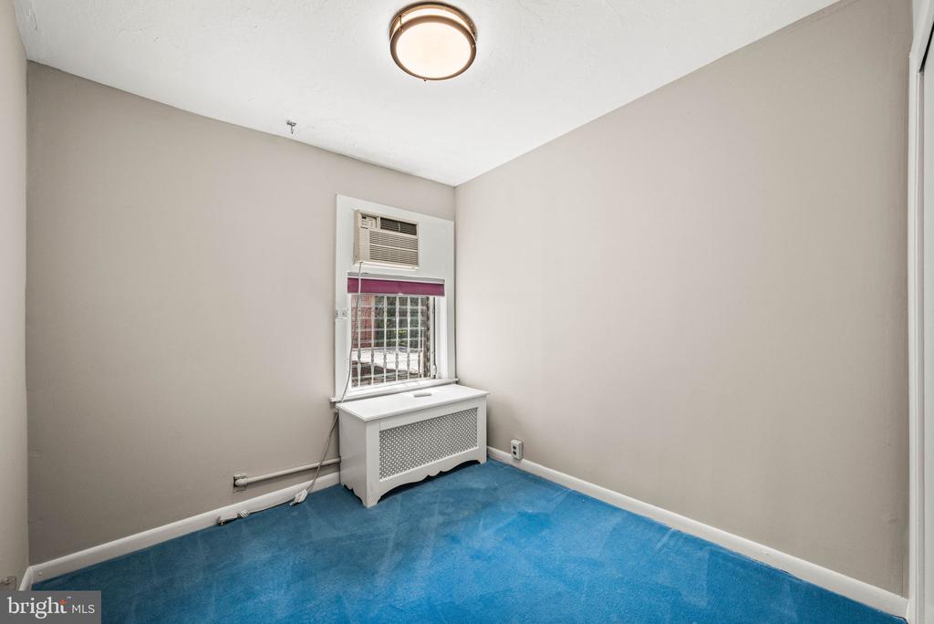 241 S 23RD STREET Unit: 2ND FLR