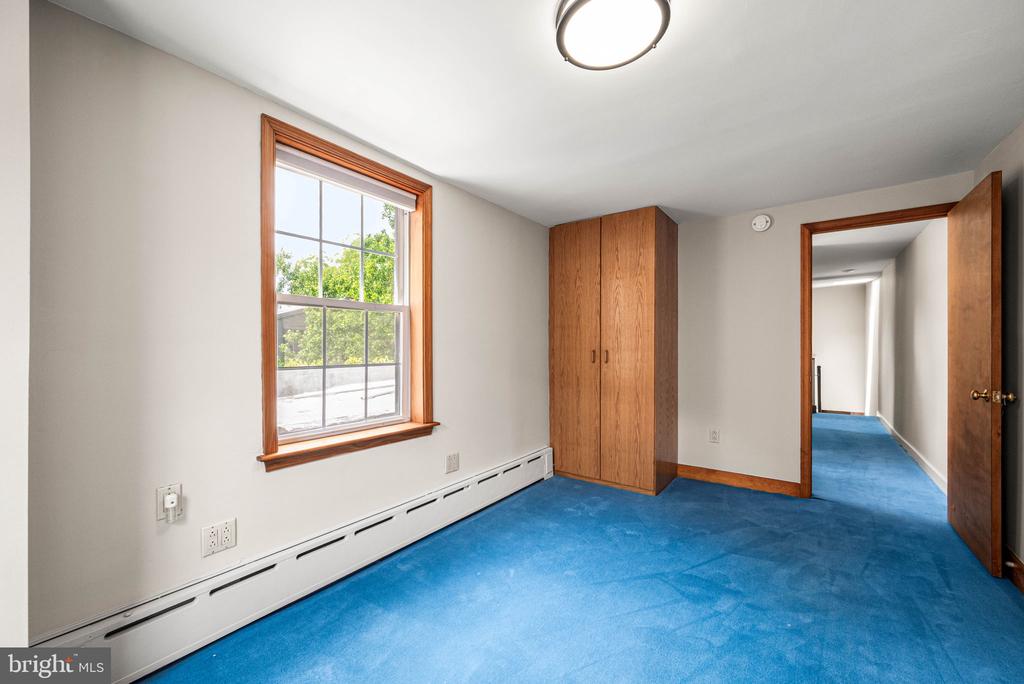 241 S 23RD STREET Unit: 2ND FLR