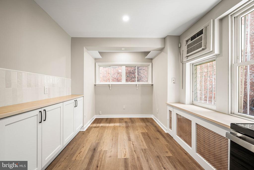 241 S 23RD STREET Unit: 2ND FLR