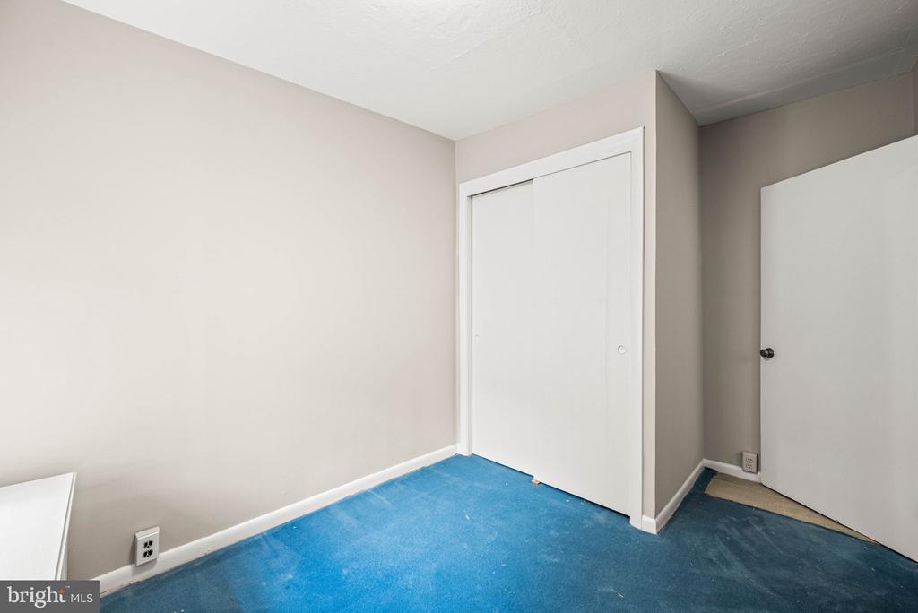 241 S 23RD STREET Unit: 2ND FLR