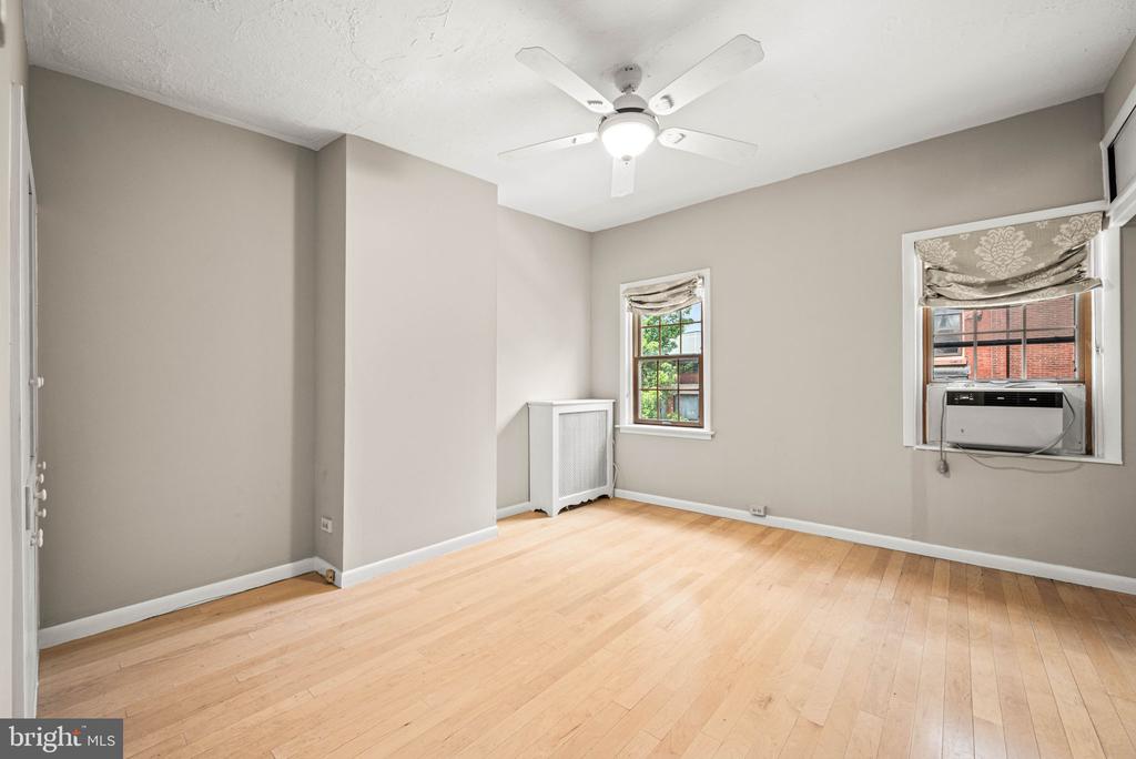 241 S 23RD STREET Unit: 2ND FLR