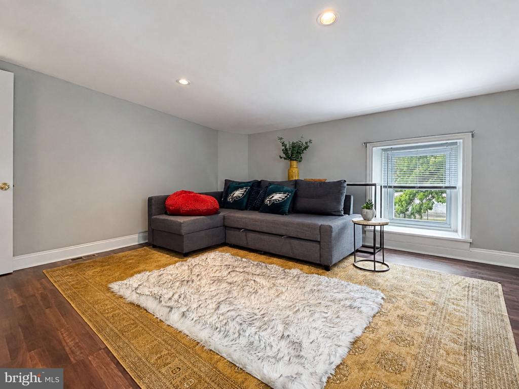 29 E MEEHAN AVENUE